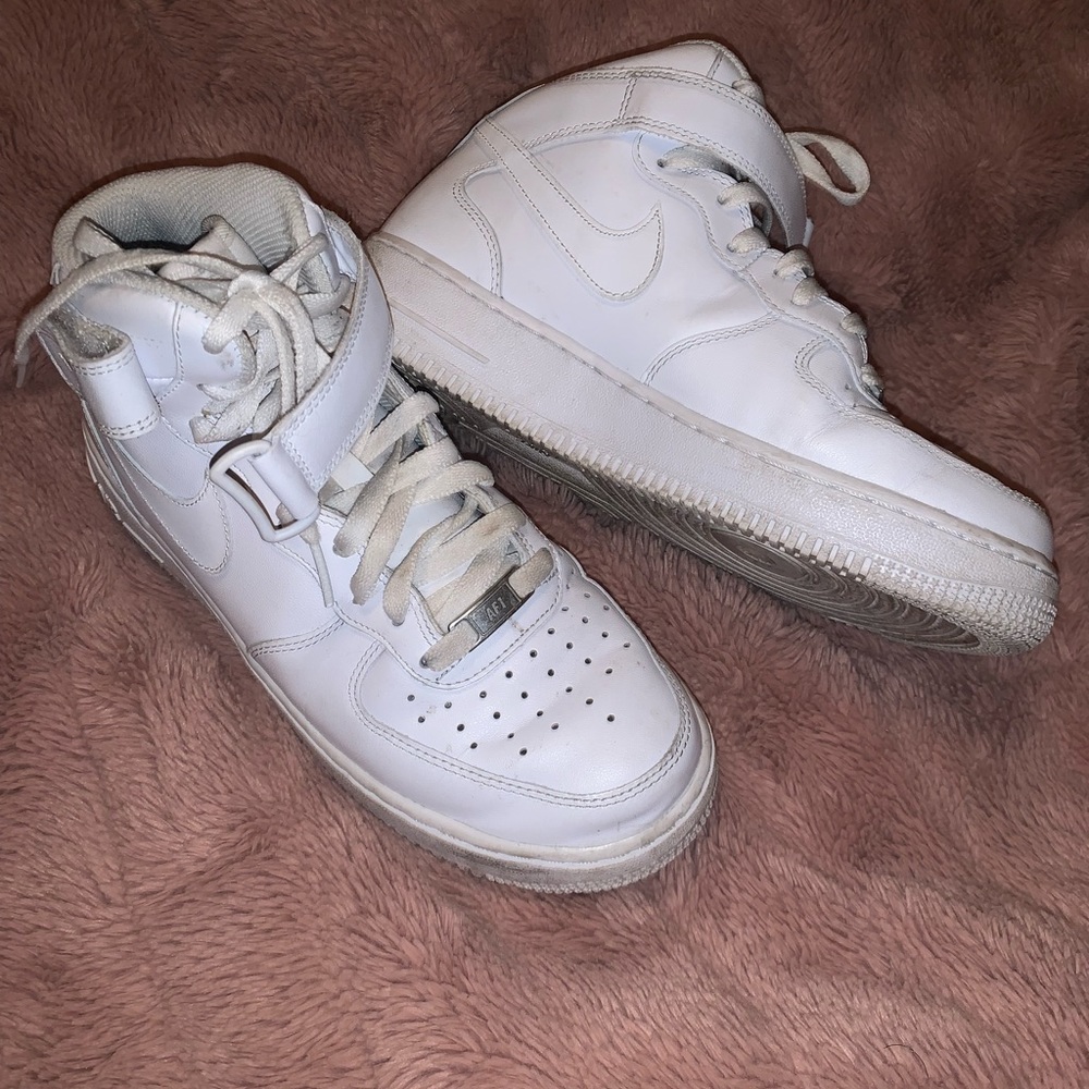 white nike air force 1s